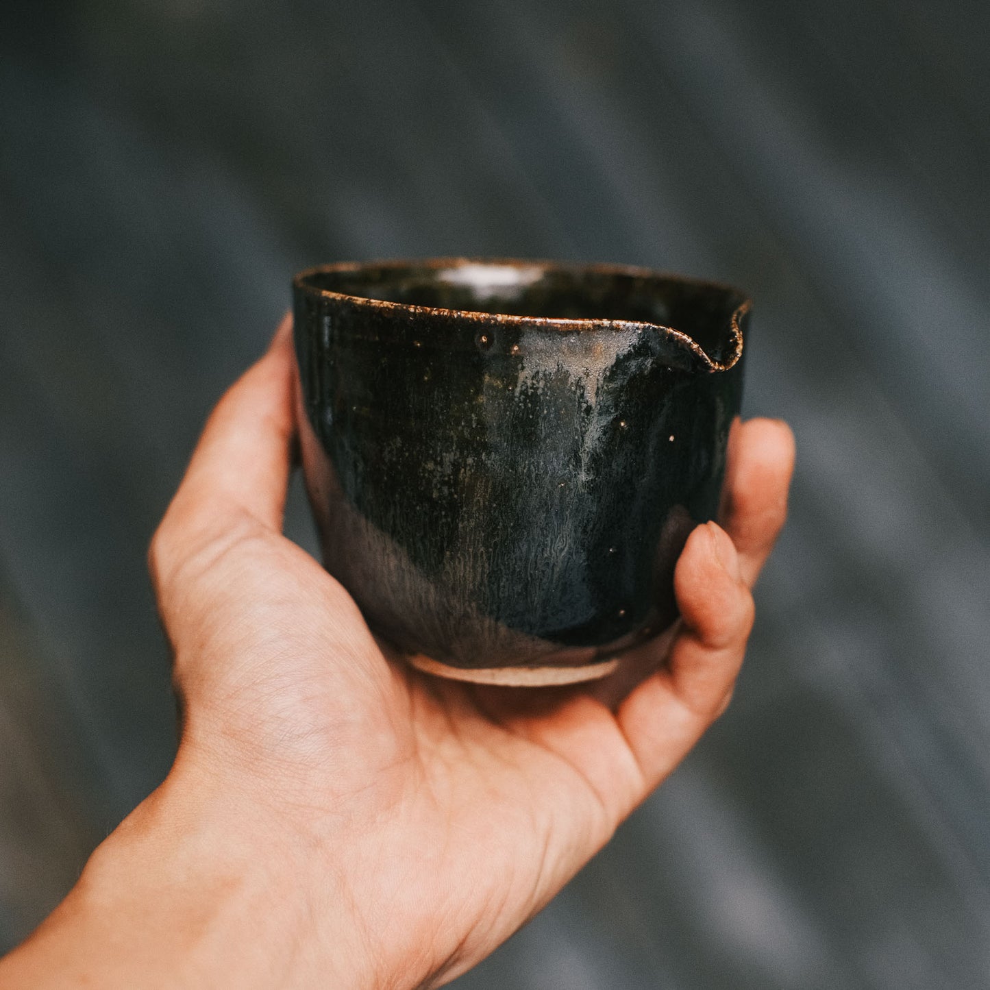 Katakuchi Pourer, Black Glaze