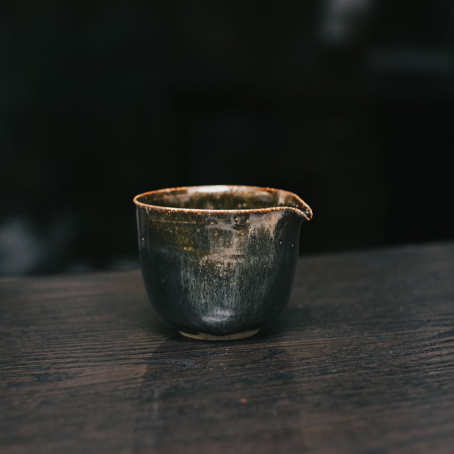Katakuchi Pourer, Black Glaze