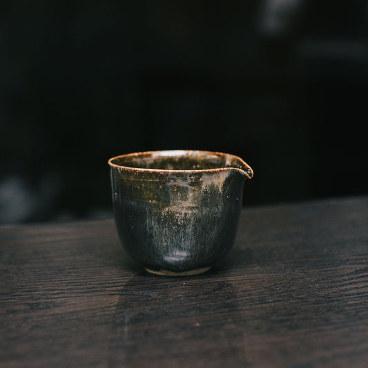 Katakuchi Pourer, Black Glaze