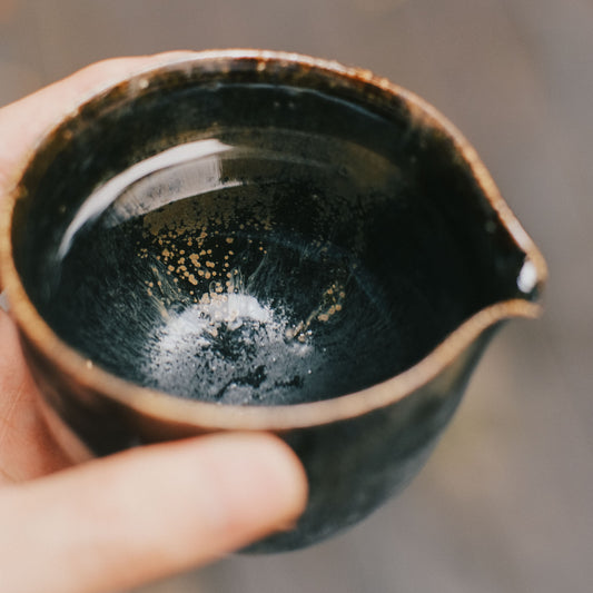 Katakuchi Pourer, Black Glaze