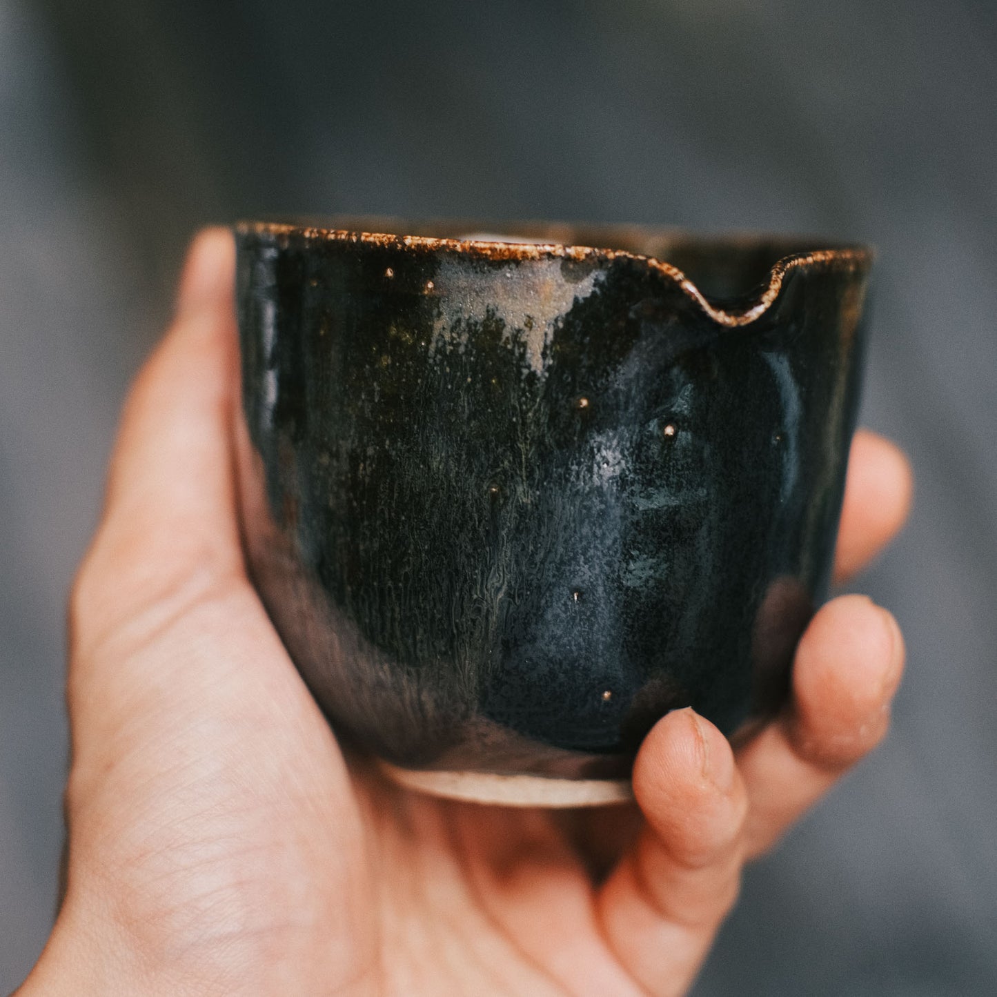 Katakuchi Pourer, Black Glaze
